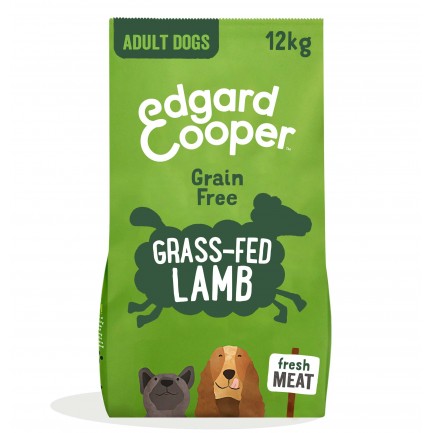 Edgard Cooper mit frischem Lammfleisch für Hunde